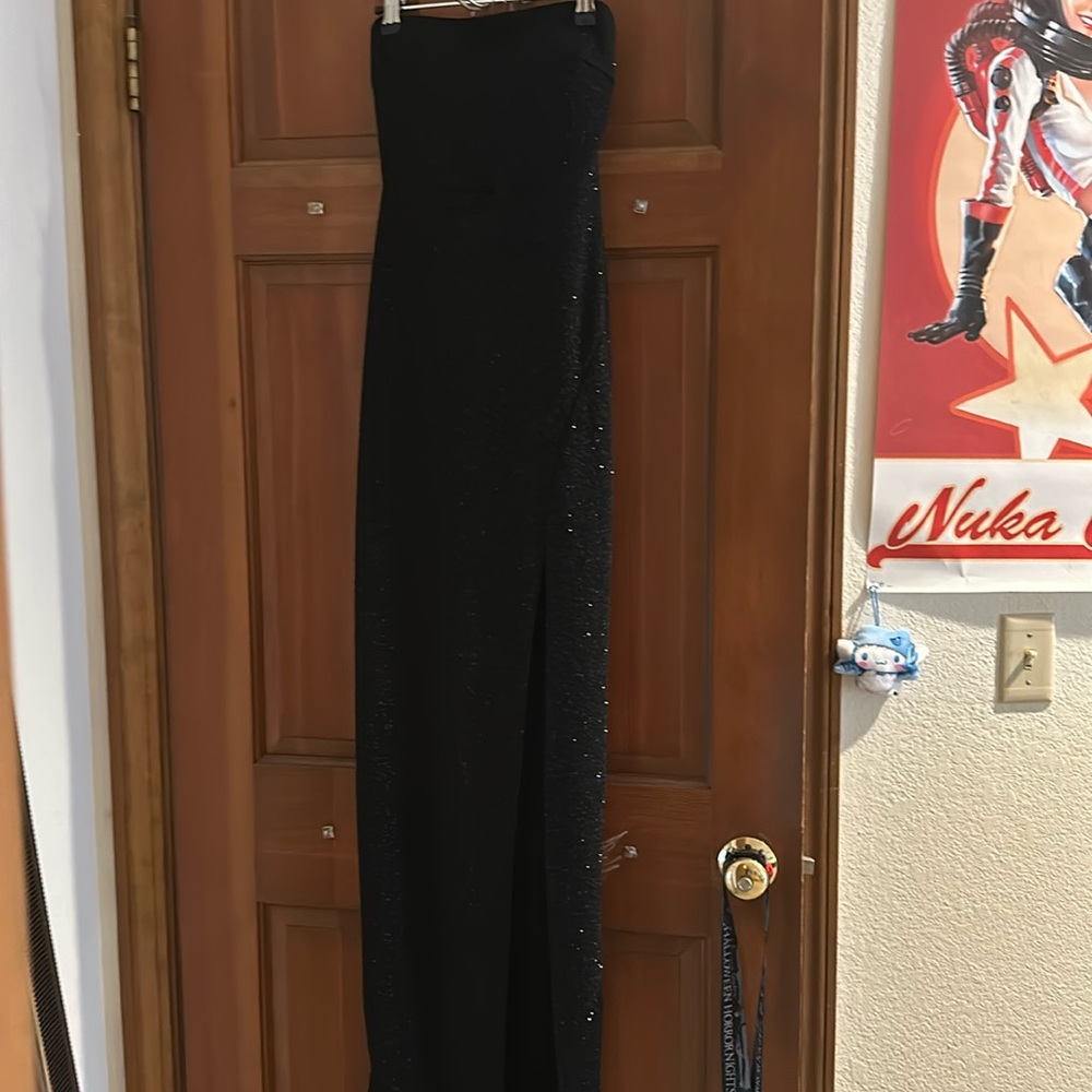 Long strapless black dress with glitter